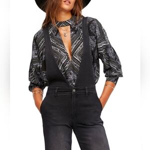 🖤Free People Walking On A Dream Tunic Top-Black🖤 Abstract print High neck